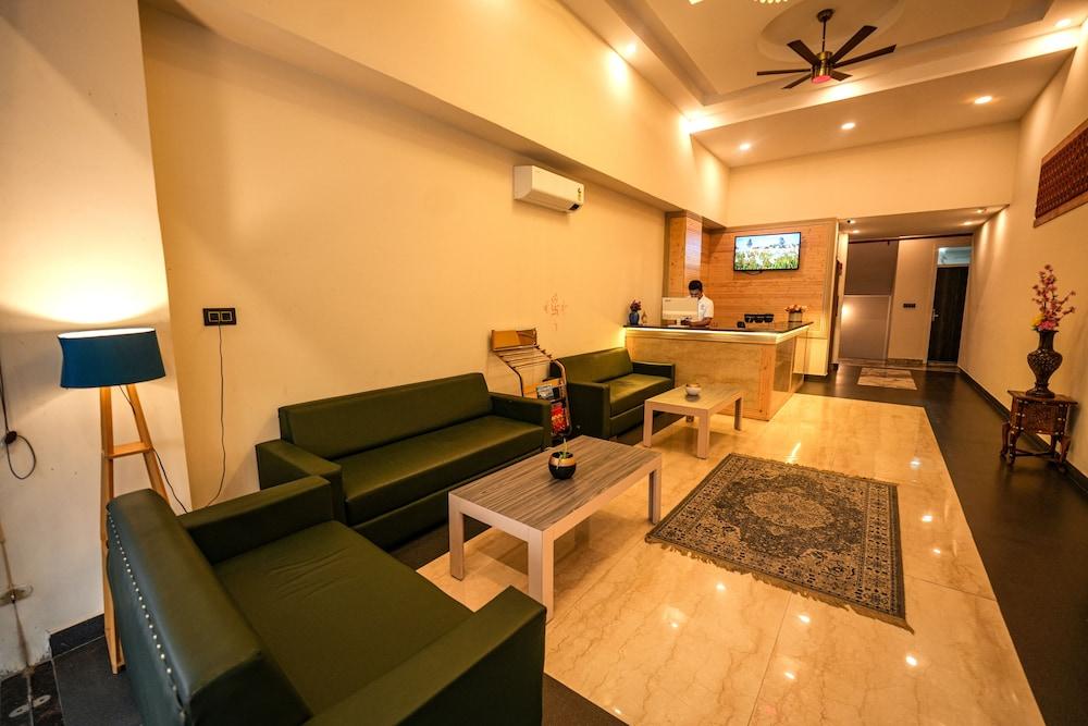 HOtel Square One by D'Polo Dharamshala Reception