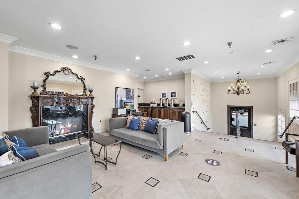Sunset Cove Villas in Laguna Beach Reception