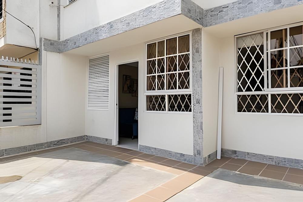 Apartaestudios San Fernando Exterior detail