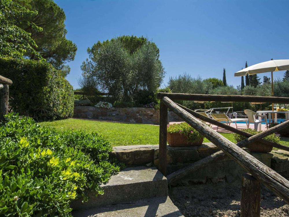 Farmhouse in Chianti With Pool and Terrace Exterior