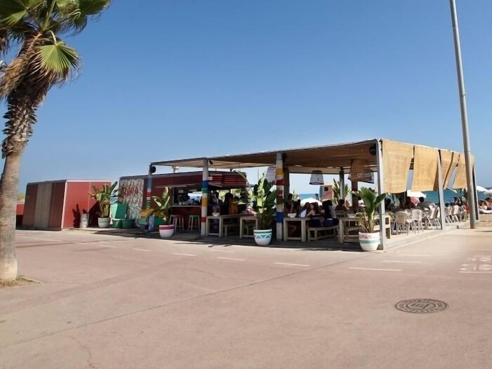 Amity Be my Guest Castelldefels Beach
