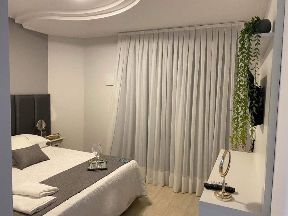 The Reds Pousada Room