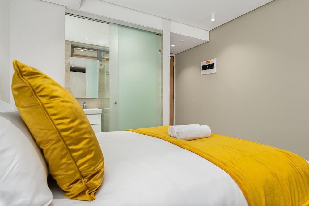 117 on Strand 1307 Room