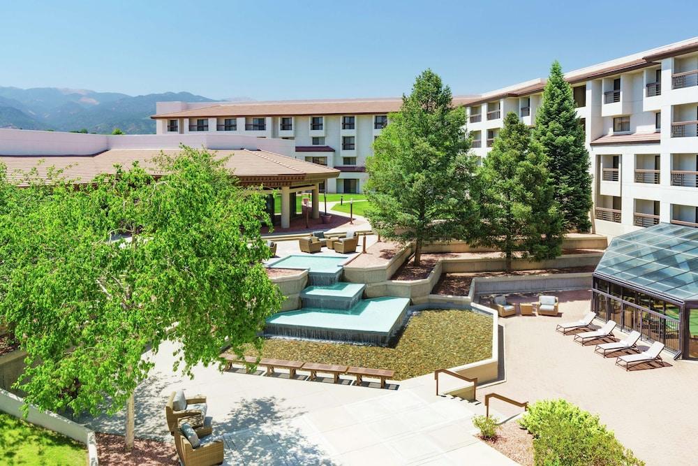 DoubleTree by Hilton Colorado Springs Exterior