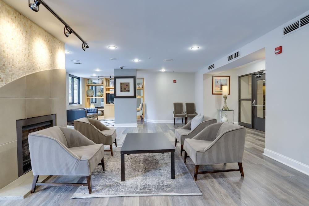 Fantastic Apt with City View at Ballston Lobby Sitting Area