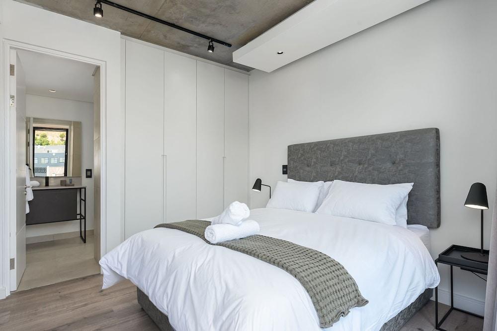 The Signature 414 Room