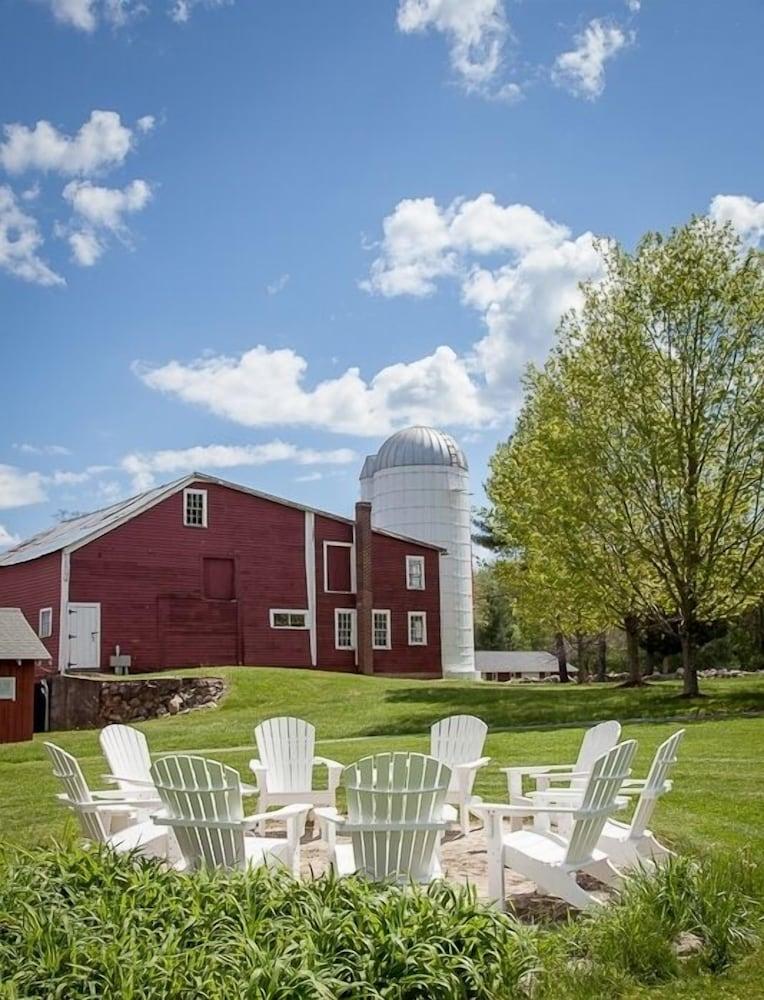 Warren Conference Center and Inn Exterior
