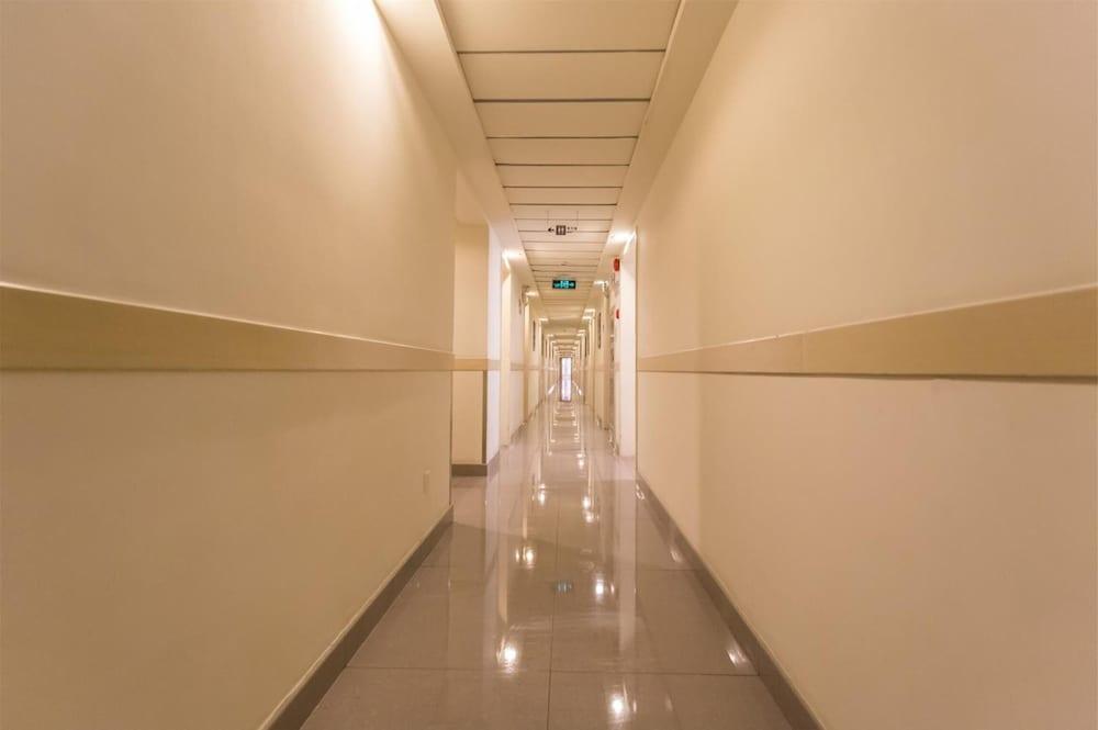 جينجيانغ إن شنغهاي شنغفانغ ماركت كوان رود داخلي