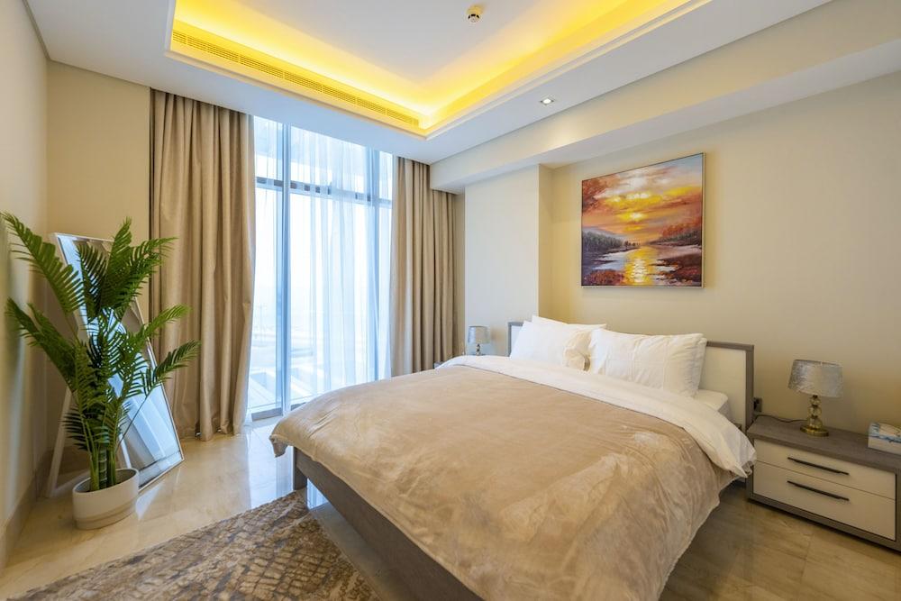 Spacious beachfront 2 bedroom apartment