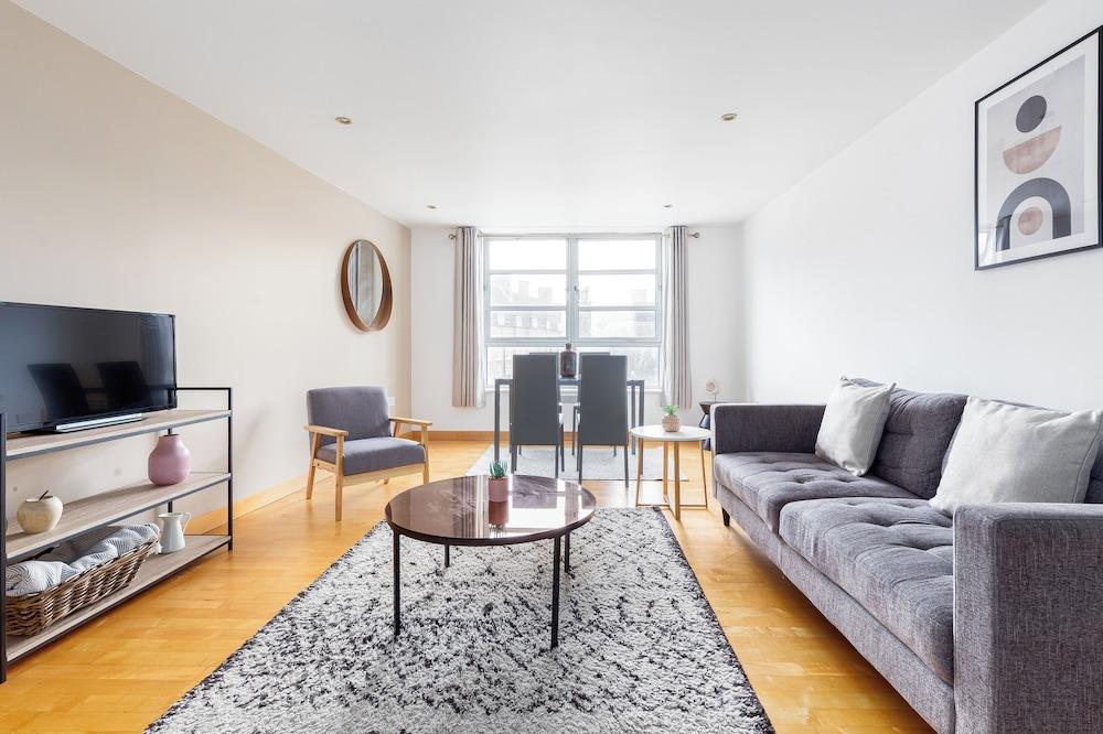 2 Bed Flat off Brick Lane