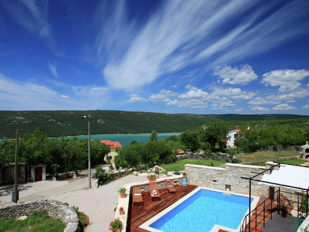 Authentic Holiday Home in Barban With Swimming Pool Waterslide