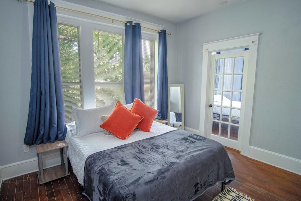 عطلة محلية رائعة في شقة تتسع لخمسة أشخاص في لاس كوليناس غرفة