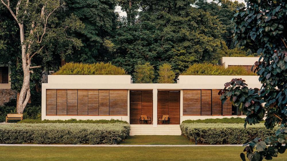 ذا سيريا ديسارو كوست (ٔبيريتد باي ماندارين أوريانتال) المنطقة الخارجية