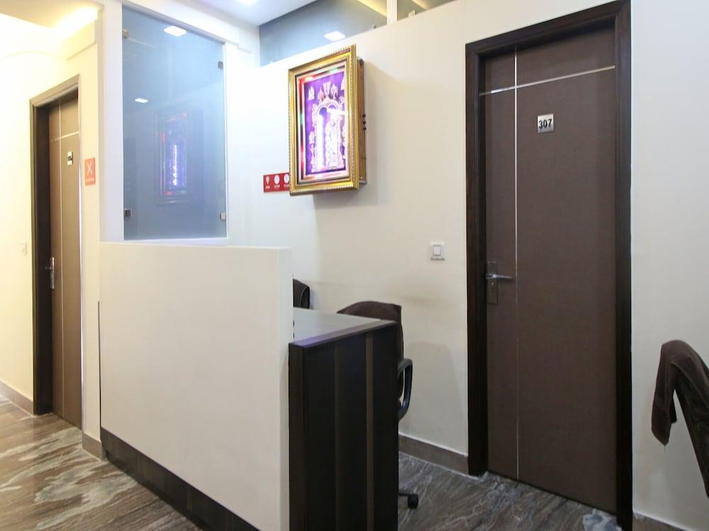 أو واي أو 393 هوتل آر كاي غراند إن منطقة الاستقبال