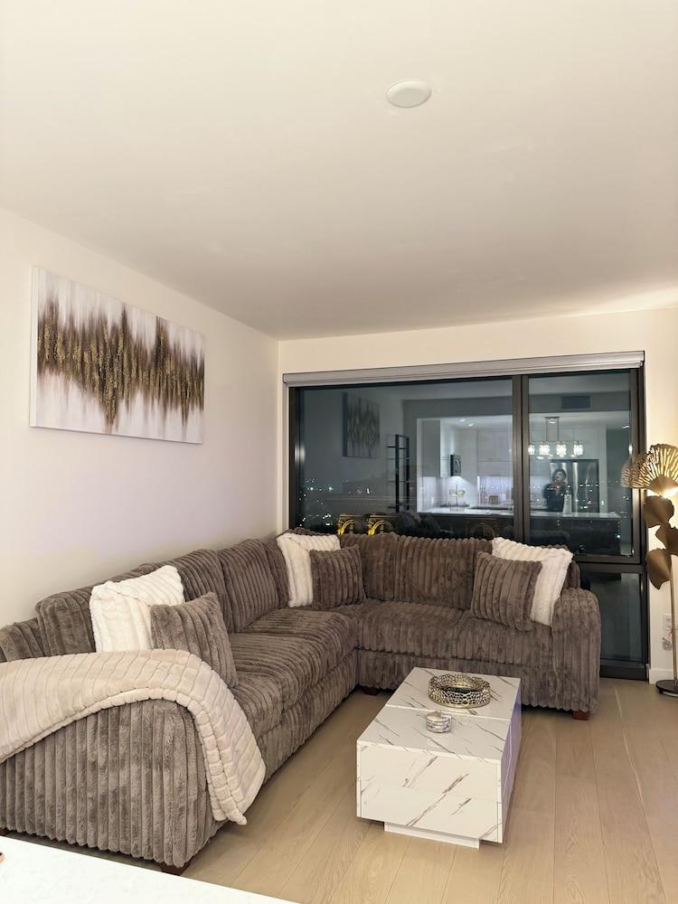 ريلاكس أون برودواي ويذ إيه فيو غرفة