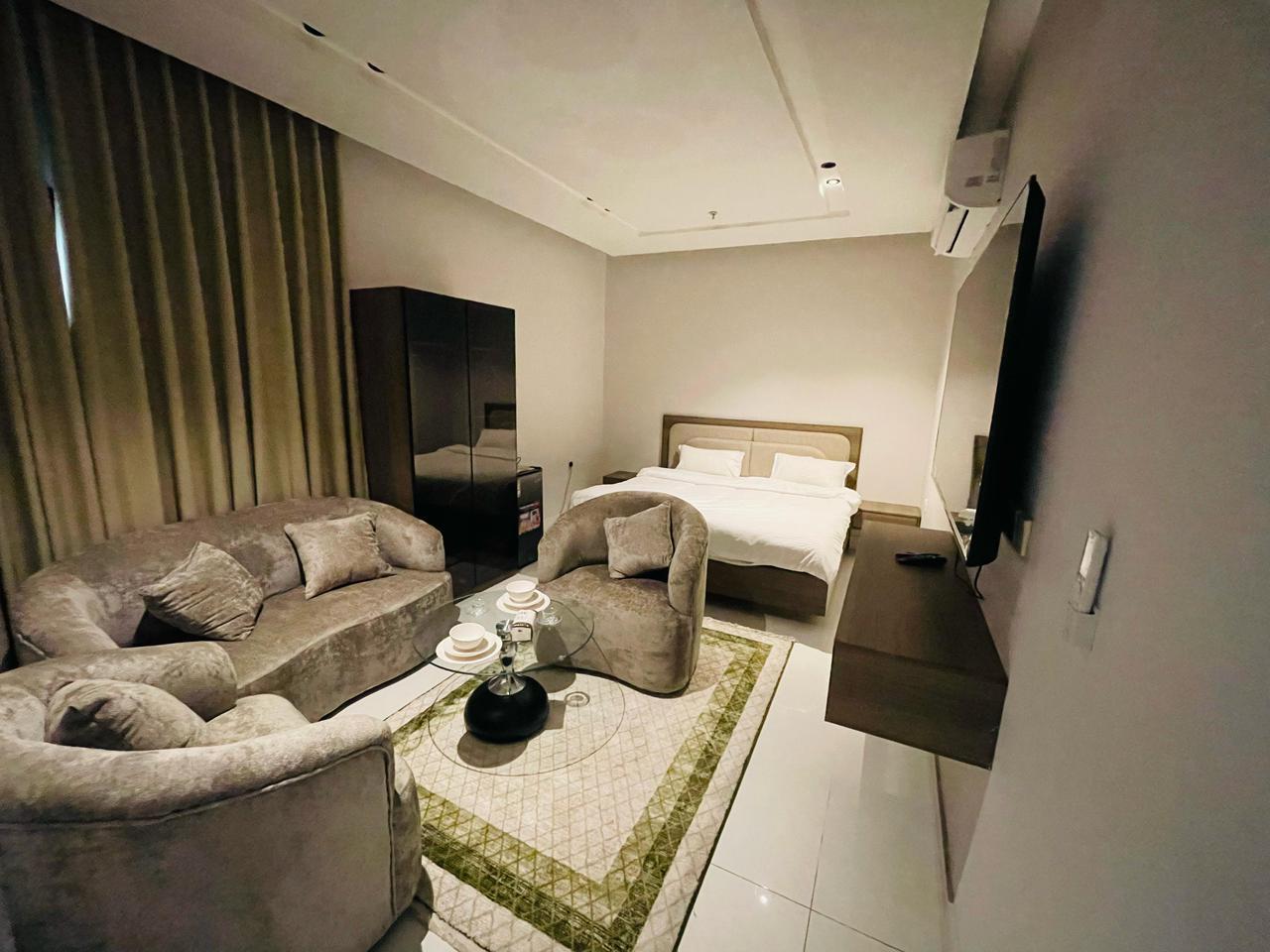  Elegant Studio with Comfortable and Simple Furniture | 5662