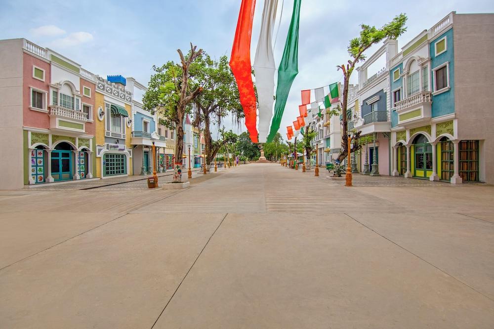 Sterling Aatapi Wonderland Vadodra Exterior