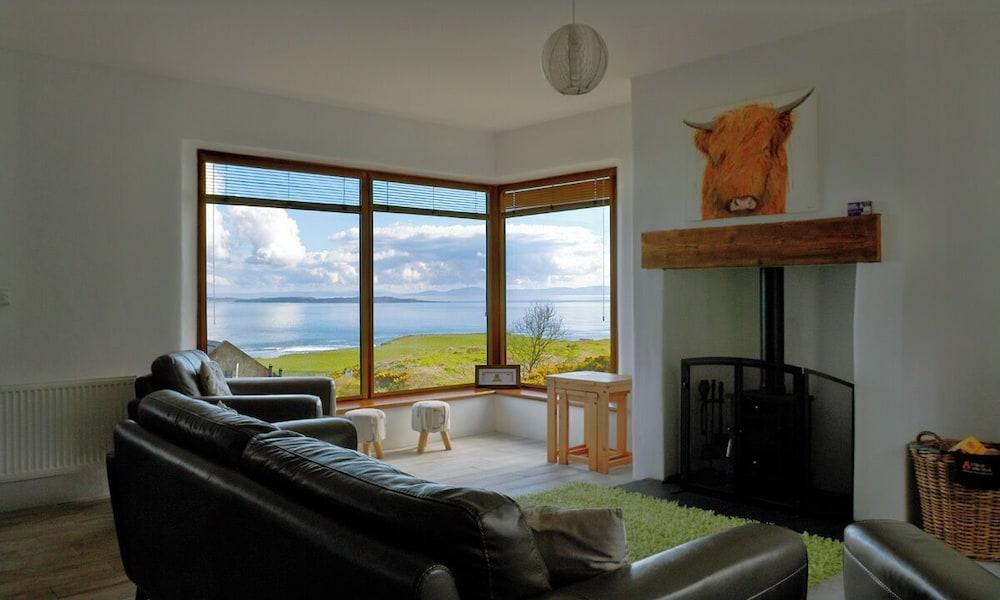 ماكيمز سيلف كاترينج كوتيدج الصورة الأساسية