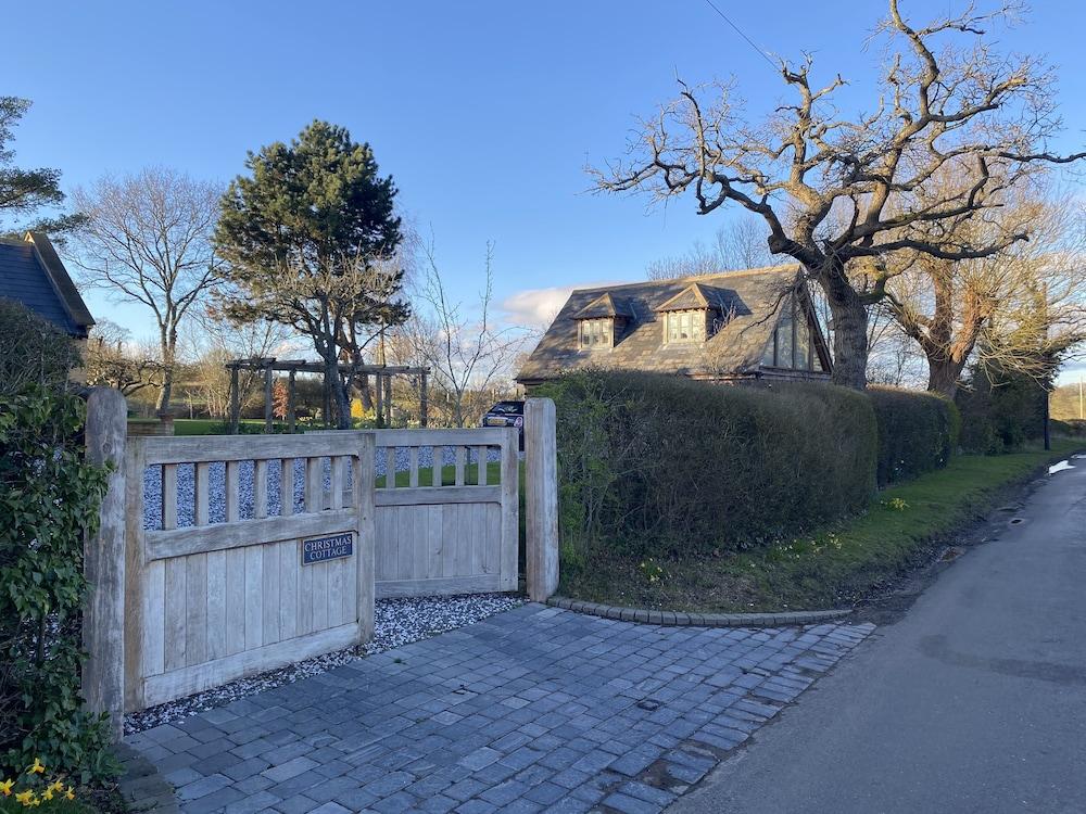 أوك بارن إن ذا كوتسوولدس نير مورتون إن مارش المنطقة الخارجية