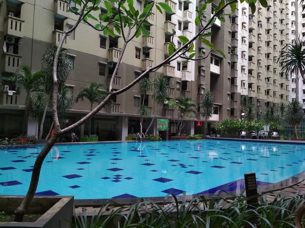 Fancy Designed 2Br At Gateway Ahmad Yani Cicadas Apartment Outdoor Pool
