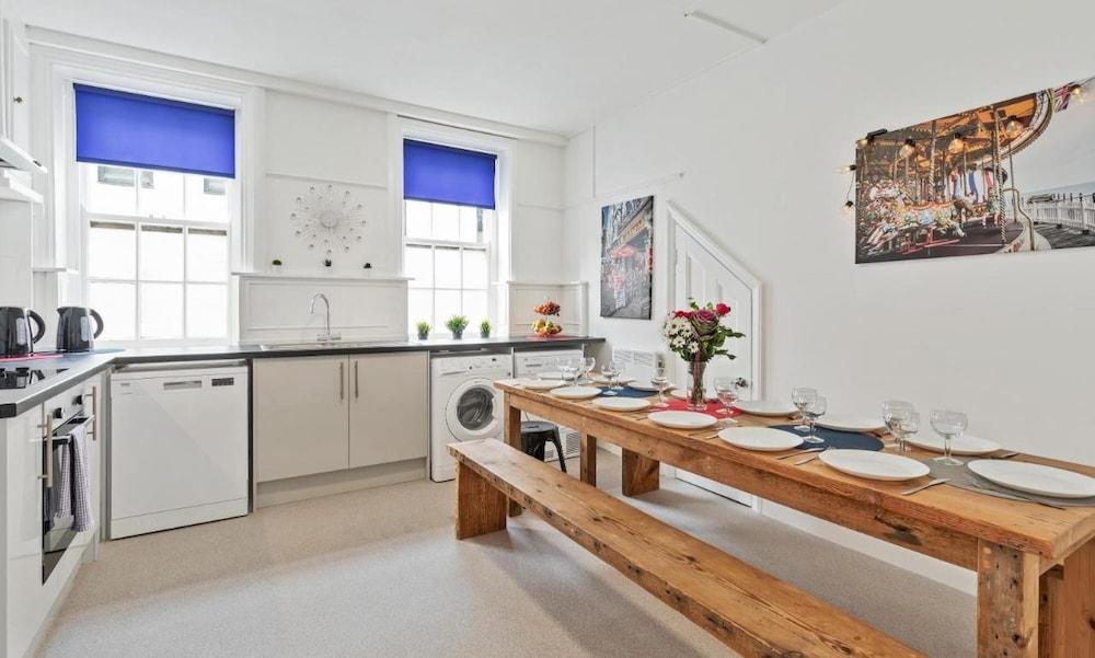 Kemptown Central - Huge Funky Group Accommodation in the Heart of Kemptown - Sleeps up to 24 Room