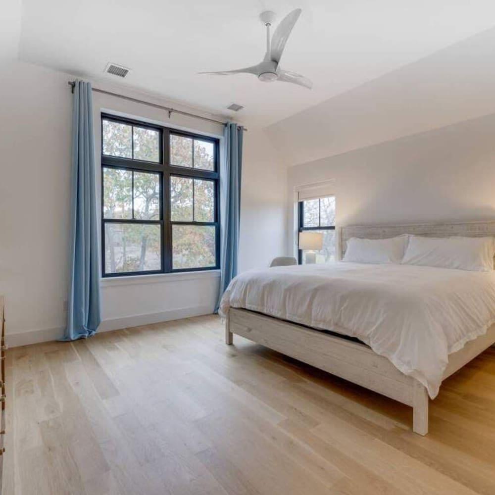 Sandpoint by Rove Travel Modern 5BR w Pool Room