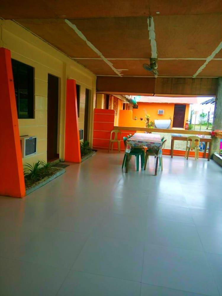 RMTM's Beachfront Accommodation Exterior