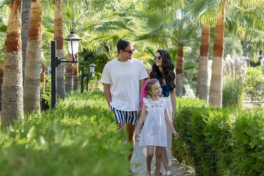 إز فلاور سايد بيتش هوتل - شامل جميع الخدمات المنطقة الخارجية