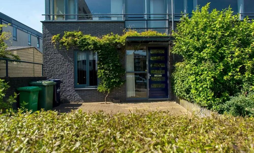 ذا هاج بي آند بي الصورة الأساسية