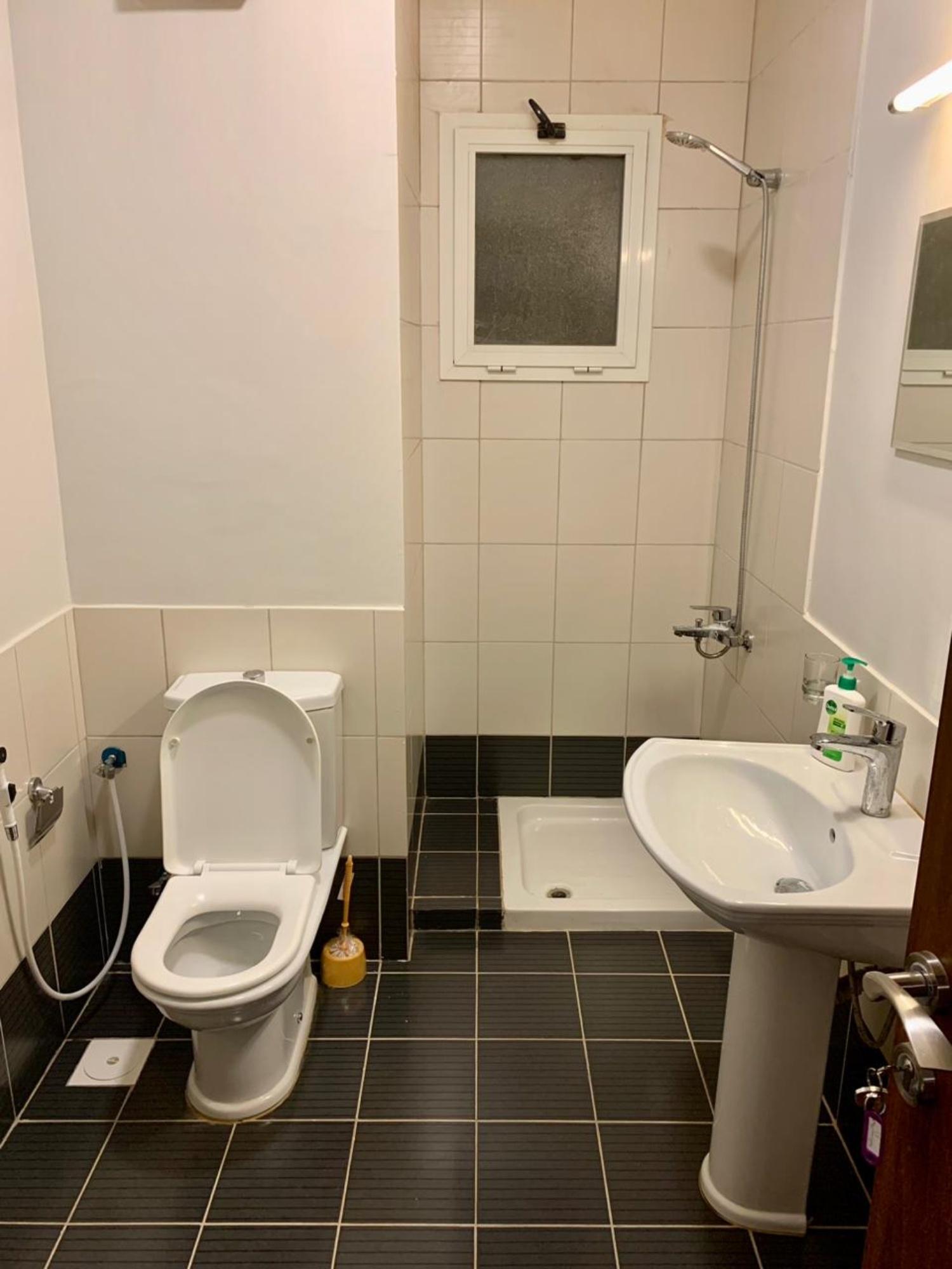 Comfy Apartment with Comfortable and Simple Furniture | 3074 Bathroom