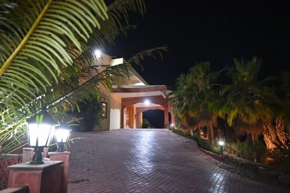 Orchha Club and Resort - OCR Exterior