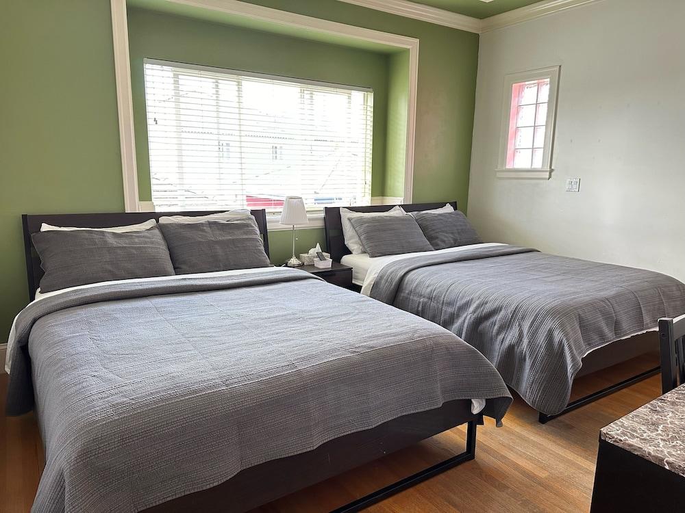 Vancouver Metrotown Modern Guest House