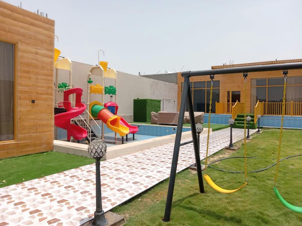 شاليه بتصميم أنيق وألعاب مائية | 4375 زحليقة مائية
