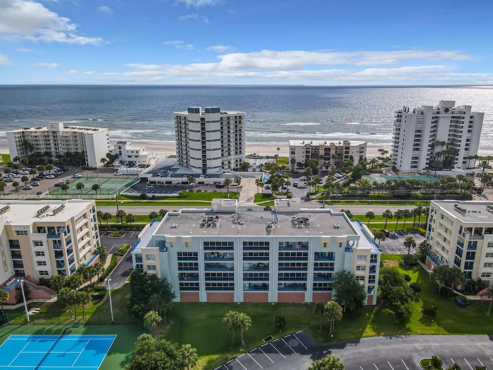 Come Take in These Beautiful Views of the Ocean in This Gorgeous 2 2 Condo Ow1-302 Room
