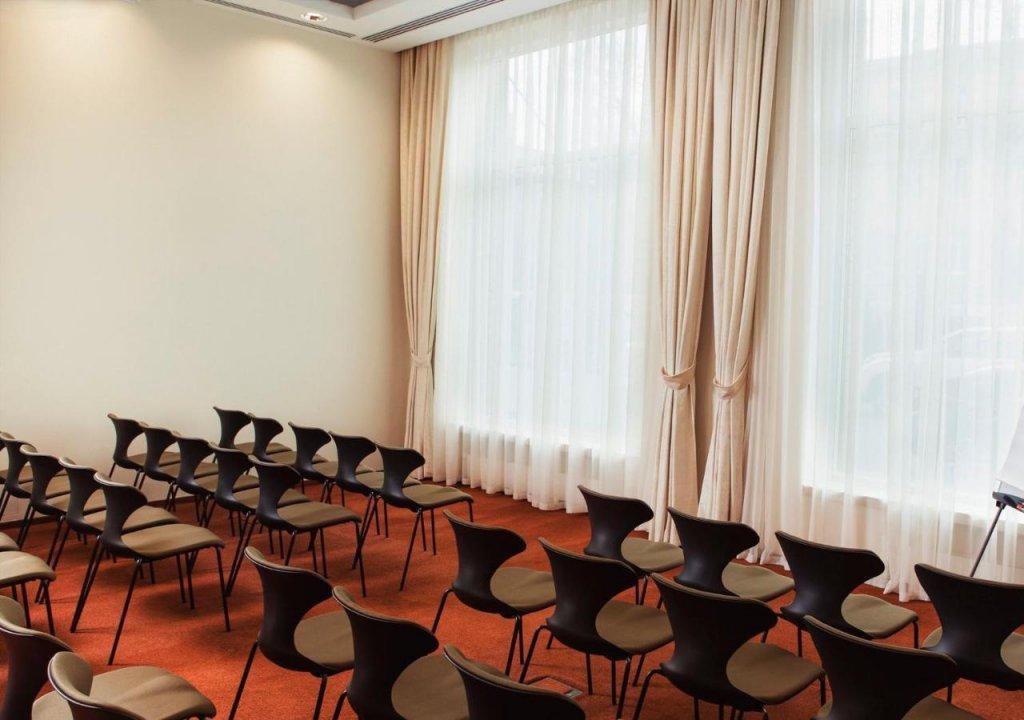 فندق أكوامارين (فندق كراون بلازا سابقاً) أخرى