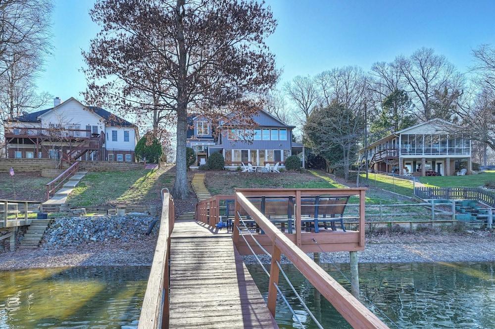 Dock Days by Avantstay Swimming Platform, Dock