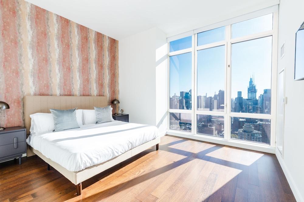 إن واي فاينيست لاكشري أبارتمنت غرفة