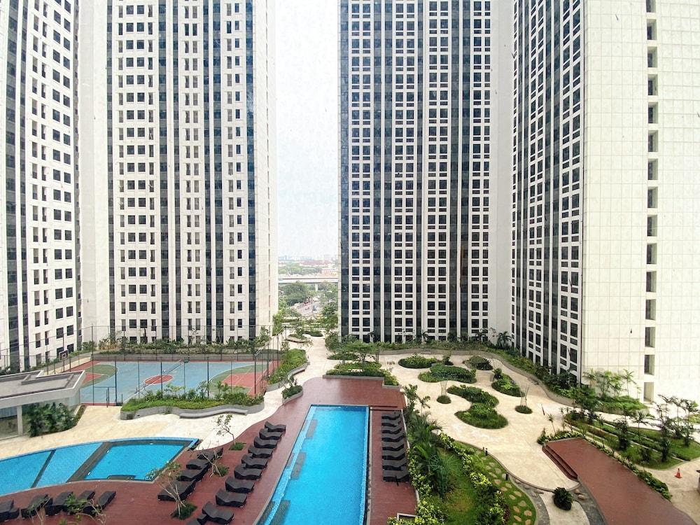 Simply Design Studio Room Pollux Chadstone Apartment Exterior