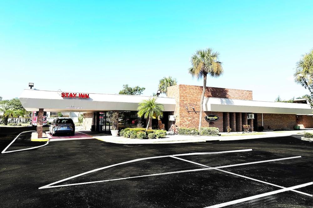 ستاي إن آند سويتس