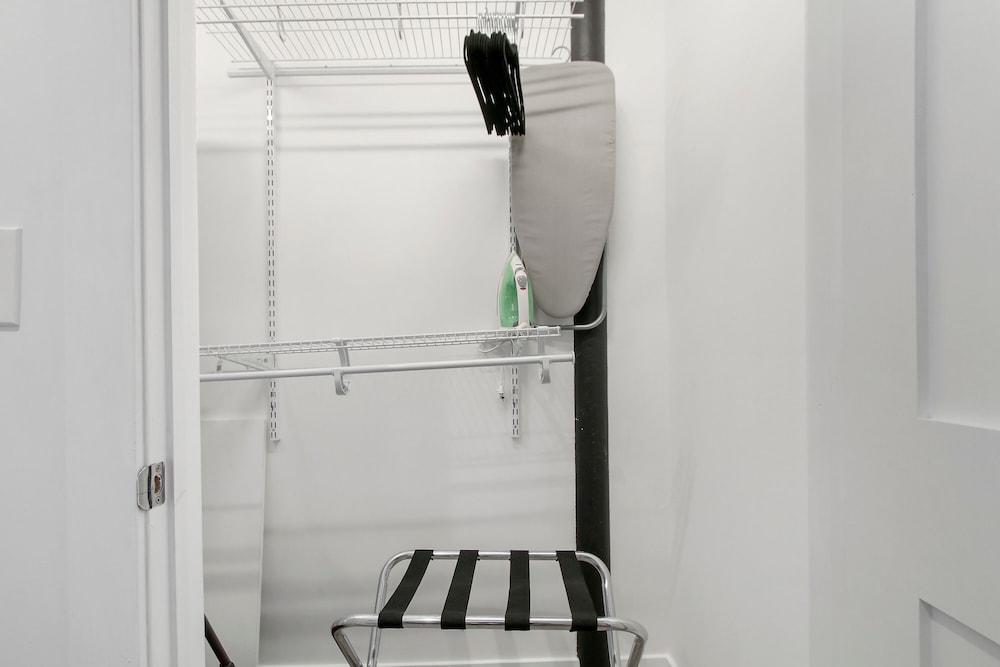 مينيماليست ديزاين ستوديو ايبا ت إإ أبتاون غرفة