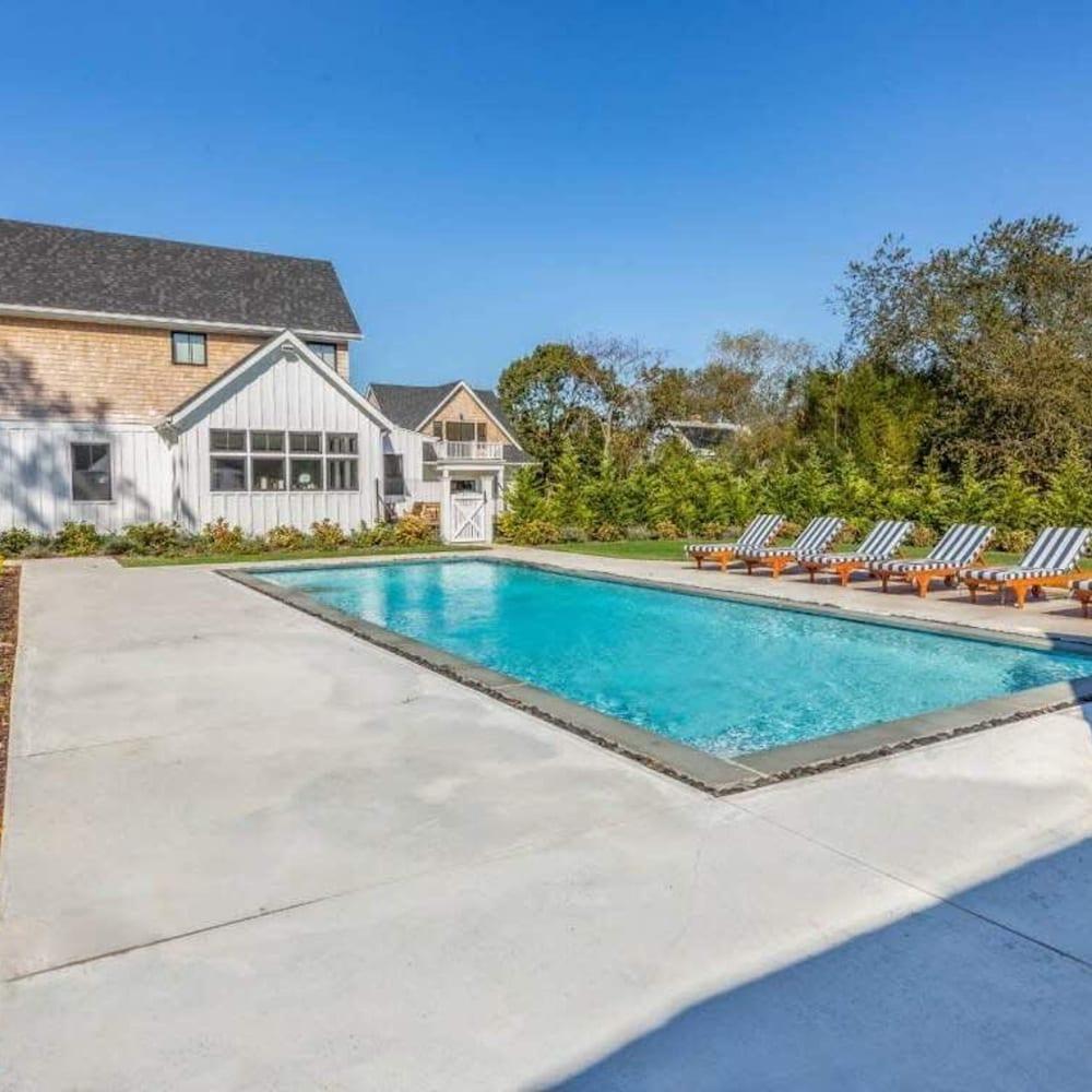 Sandpoint by Rove Travel Modern 5BR w Pool Room