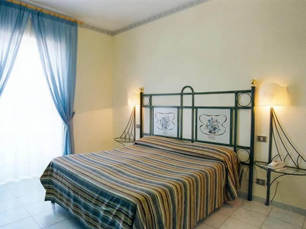 Hotel Scala Greca Featured Image