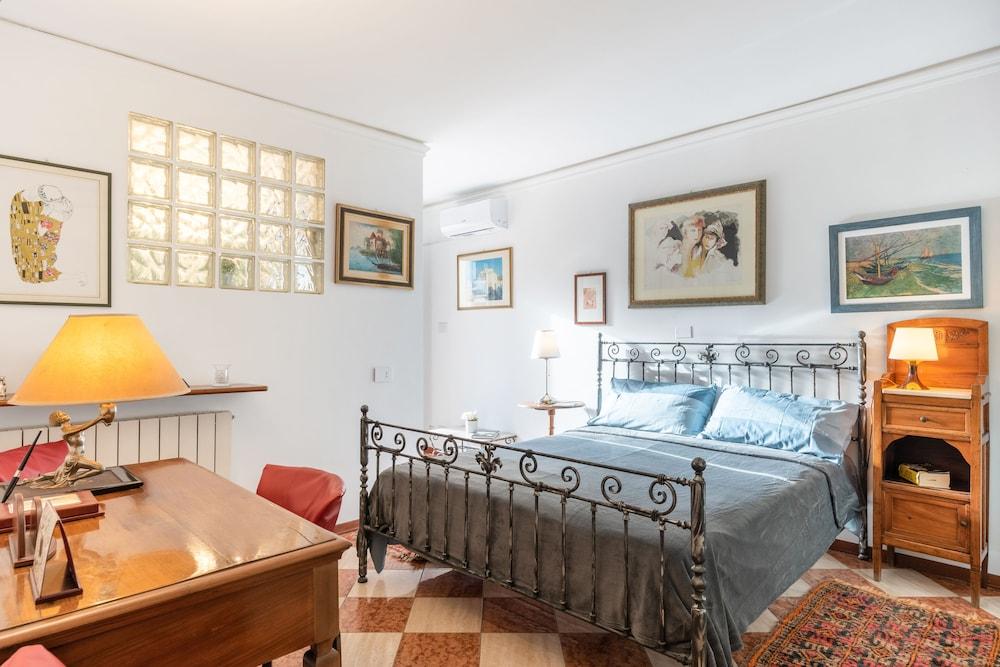 فيا إيتنيا كوزي أبارتمنت ويذ بالكوني غرفة