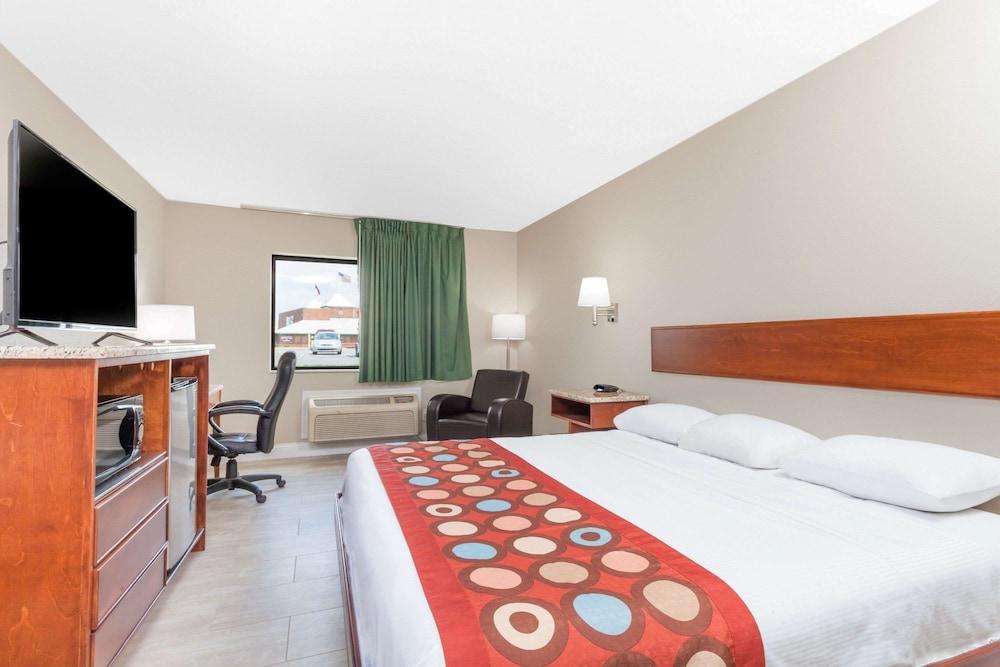 سوبر 8 باي ويندام أوينسبورو غرفة