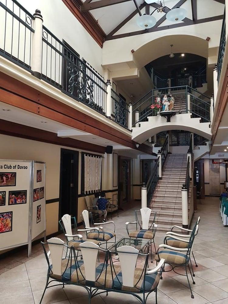 Lispher Inn Lobby