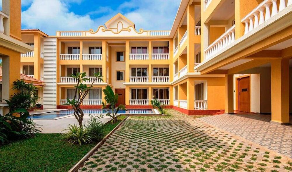 بي آند إف أمبر جاردنز