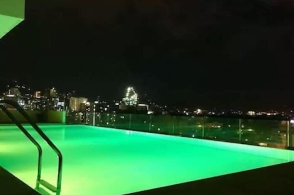 شقة سيبو إنفينيتي بول بالقرب من السوق التجاري الصورة الأساسية