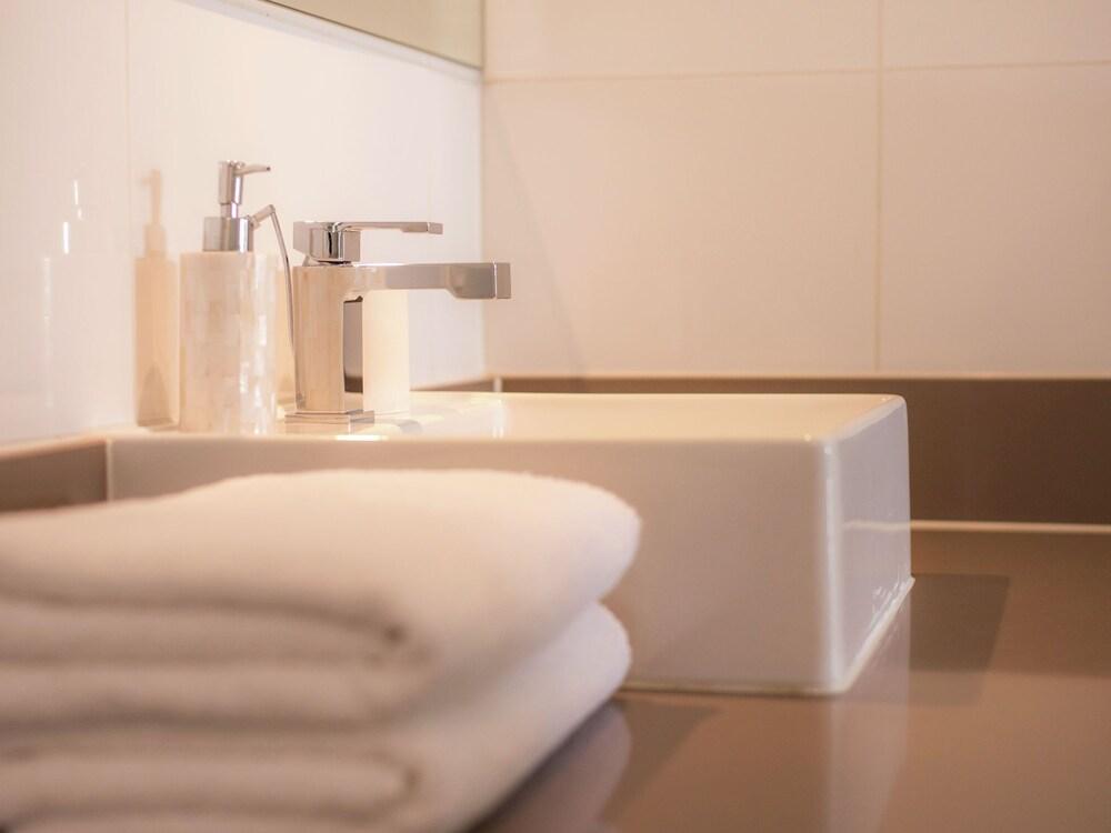 Splendid Villa With Swimming Pool in Jan Thiel Bathroom