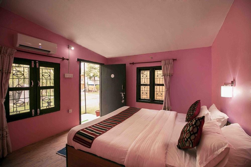 Sauraha Nana Hotel Featured Image