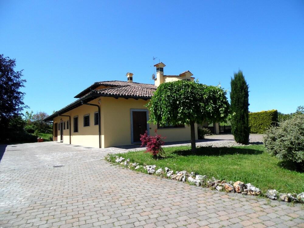 Cosy Apartment in S. Maria Della Versa With Pool Exterior